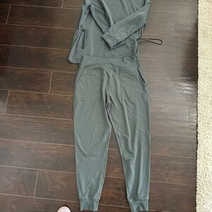 Women's casual performance top and bottom. Kenesis.